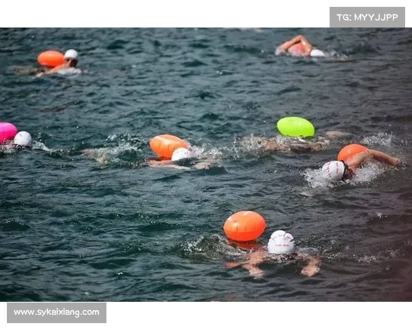 建德17℃新安江夏日冬泳挑战赛开幕 2500名勇士挑战低温水域极限 建德17℃新安江夏日冬泳挑战赛开幕 2500名勇士挑战低温水域极限